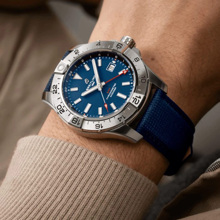 Breitling Avenger Automatic GMT 44mm Mens Watch Blue Leather A32320101C1X1 - Image 5