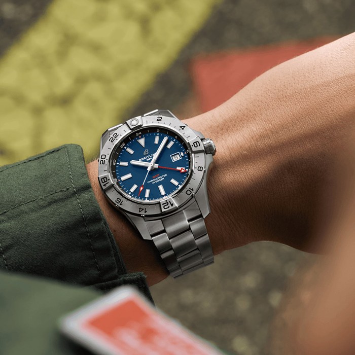 Breitling Avenger Automatic GMT 44mm Mens Watch Blue Stainless Steel A32320101C1A1 - Image 5