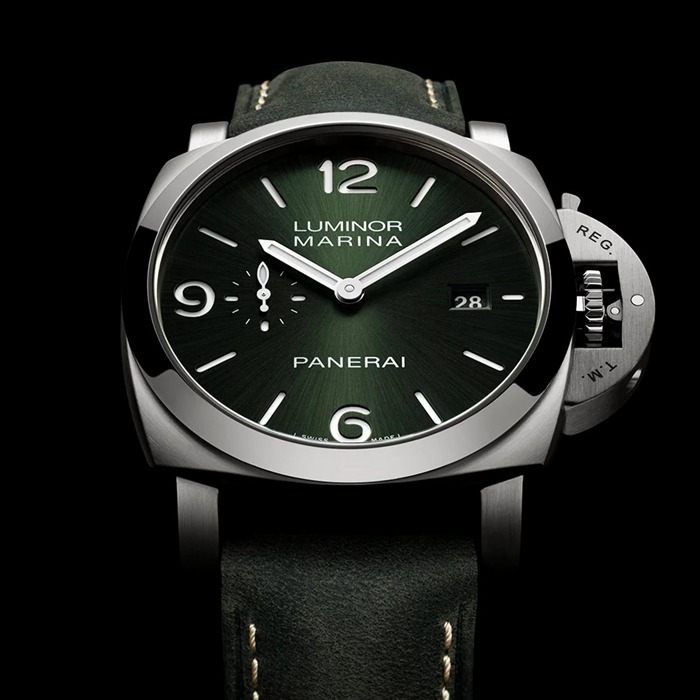 Panerai Luminor Marina Titanio 44mm Mens Watch Green PAM03325 - Image 3