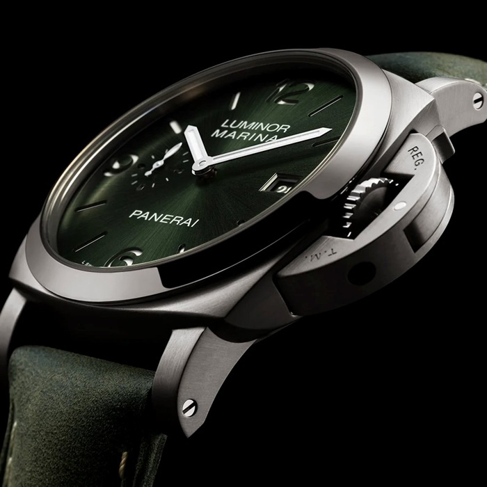 Panerai Luminor Marina Titanio 44mm Mens Watch Green PAM03325 - Image 4