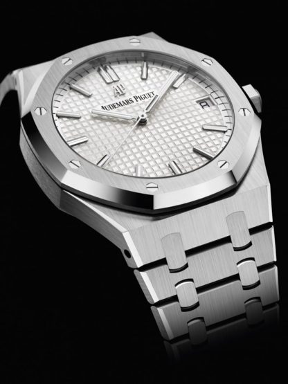 Replica Audemars Piguet Royal Oak Selfwinding Silver 15500ST.OO.1220ST.04 - Image 2