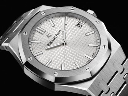 Replica Audemars Piguet Royal Oak Selfwinding Silver 15500ST.OO.1220ST.04 - Image 3